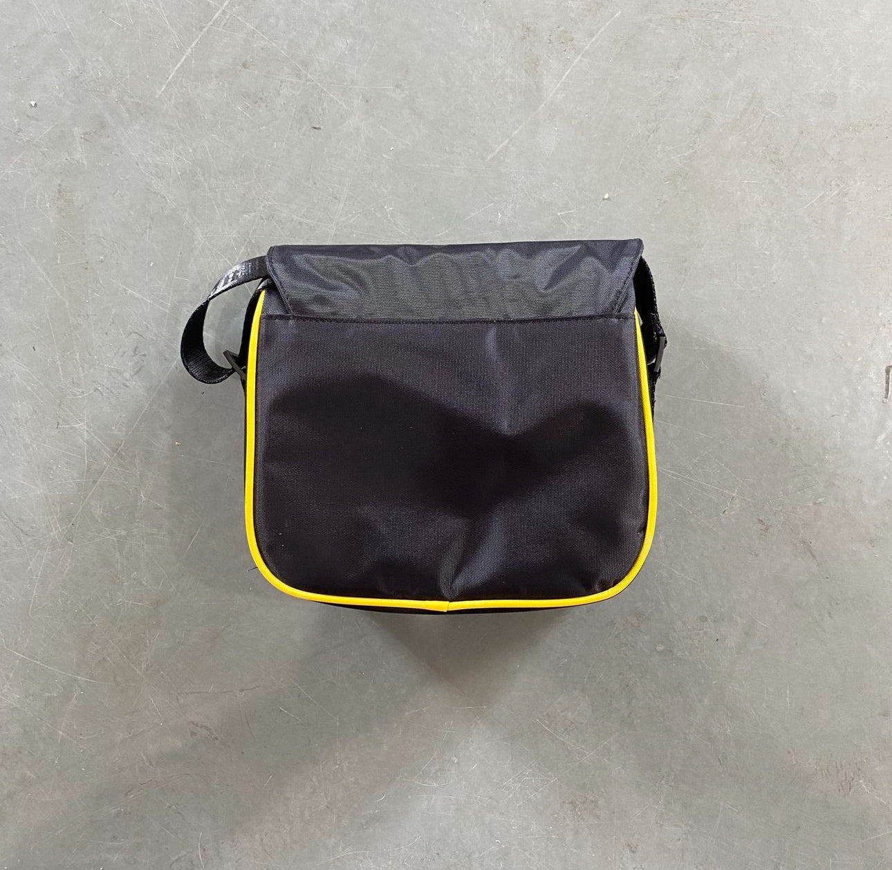 TRAP STAR MESSENGER BAG