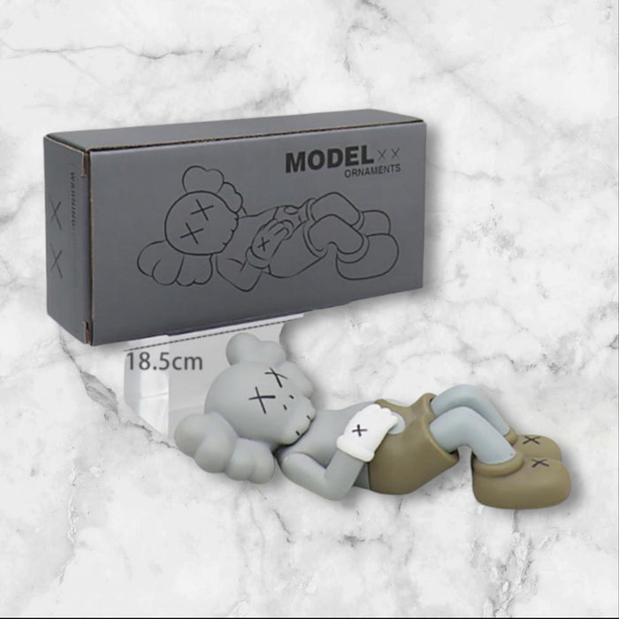 KAWS FIGURE (18 cm)